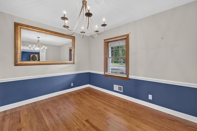 427 Susan LANE, Thiensville, WI 53092