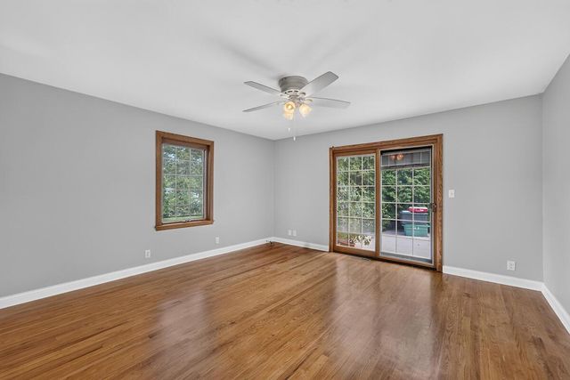 427 Susan LANE, Thiensville, WI 53092