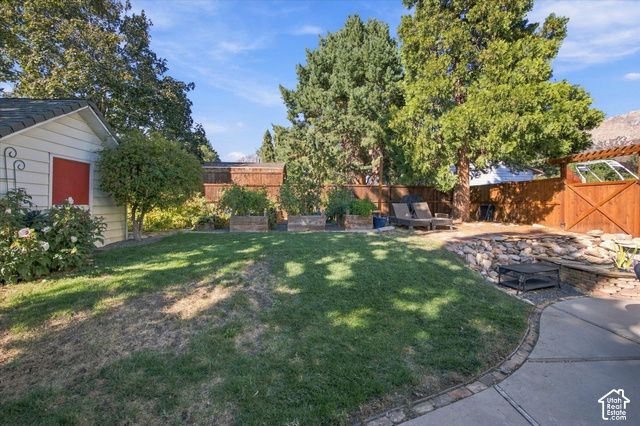 696 E 2550 N, North Ogden, UT 84414