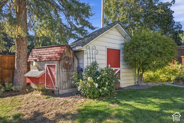 696 E 2550 N, North Ogden, UT 84414