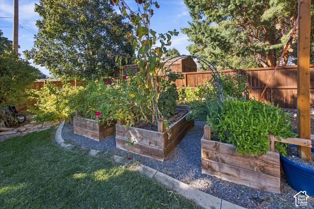 696 E 2550 N, North Ogden, UT 84414