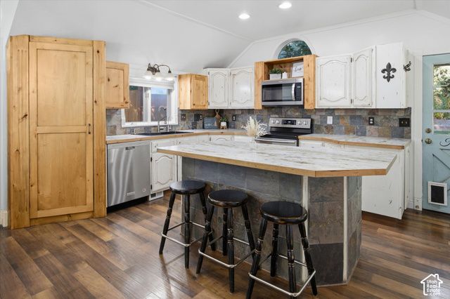 696 E 2550 N, North Ogden, UT 84414