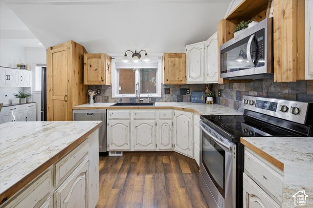 696 E 2550 N, North Ogden, UT 84414