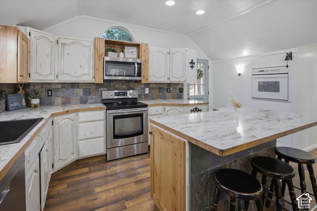 696 E 2550 N, North Ogden, UT 84414