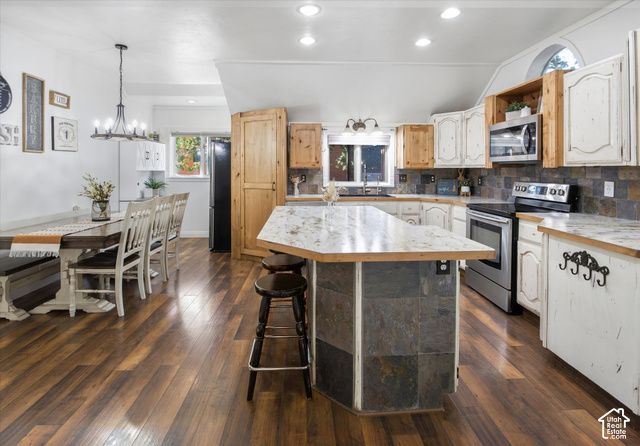 696 E 2550 N, North Ogden, UT 84414