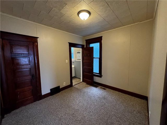 2619 Sacramento Street, St Joseph, MO 64507