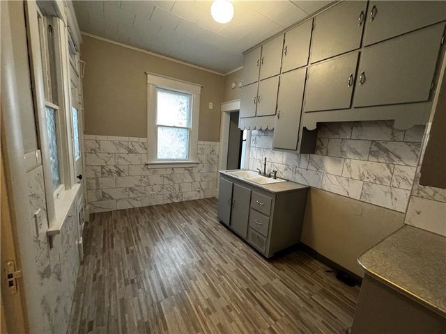 2619 Sacramento Street, St Joseph, MO 64507