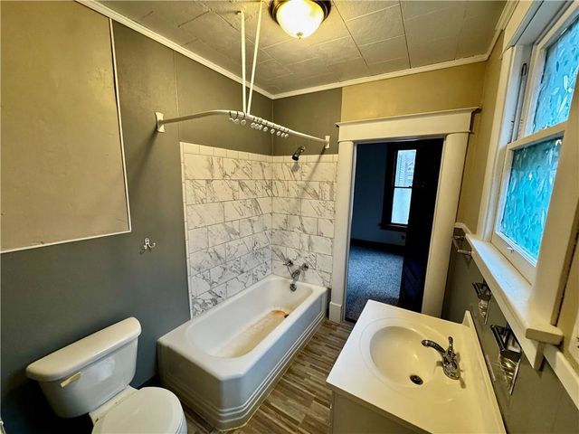 2619 Sacramento Street, St Joseph, MO 64507