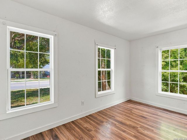 2553 W SAN ANTONIO ST, New Braunfels, TX 78130