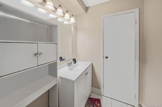 222 Pointe Circle N 2, Coram, NY 11727