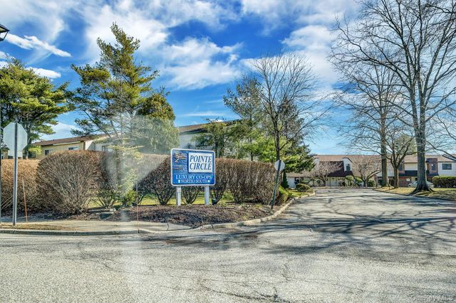 222 Pointe Circle N 2, Coram, NY 11727