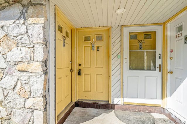 222 Pointe Circle N 2, Coram, NY 11727