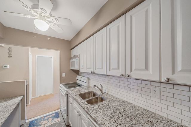 222 Pointe Circle N 2, Coram, NY 11727