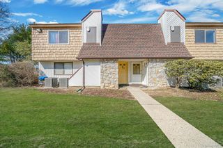 222 Pointe Circle N 2, Coram, NY 11727