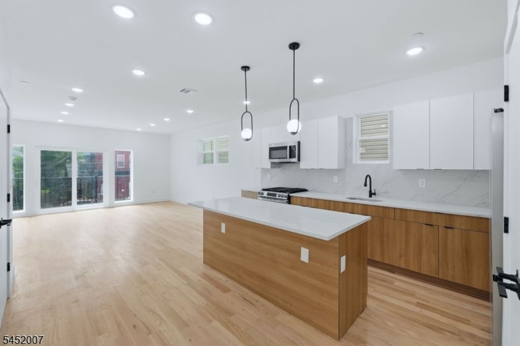 369 W 6Th Ave, Newark City, NJ 07107 — photo 3