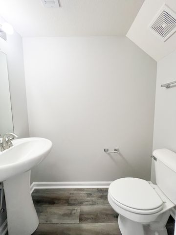 1042 W Creek Coyote Trl Apt B, Clarksville, TN 37042