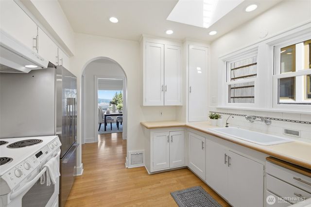 5006 Greenwood Avenue N, Seattle, WA 98103