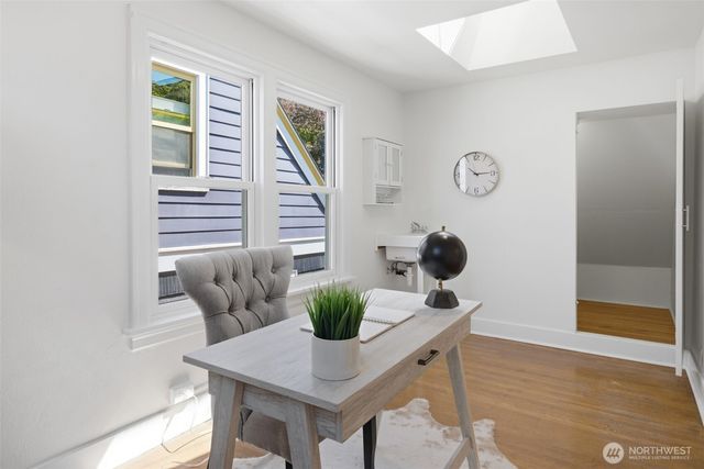 5006 Greenwood Avenue N, Seattle, WA 98103
