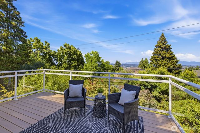 5006 Greenwood Avenue N, Seattle, WA 98103