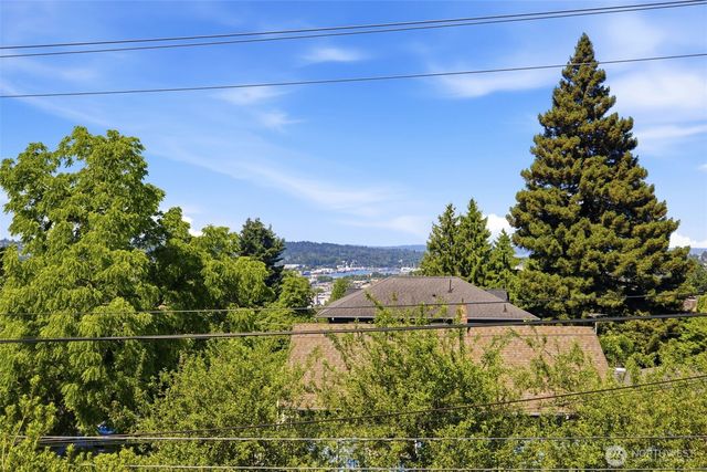5006 Greenwood Avenue N, Seattle, WA 98103