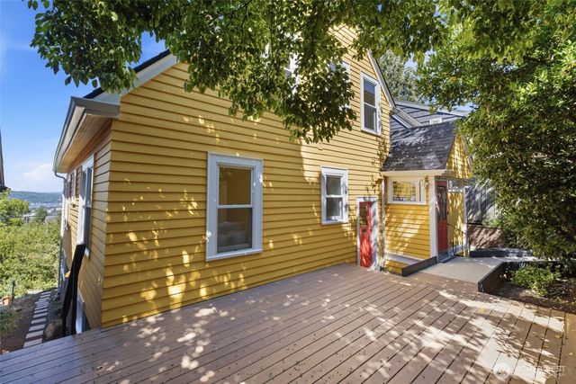 5006 Greenwood Avenue N, Seattle, WA 98103