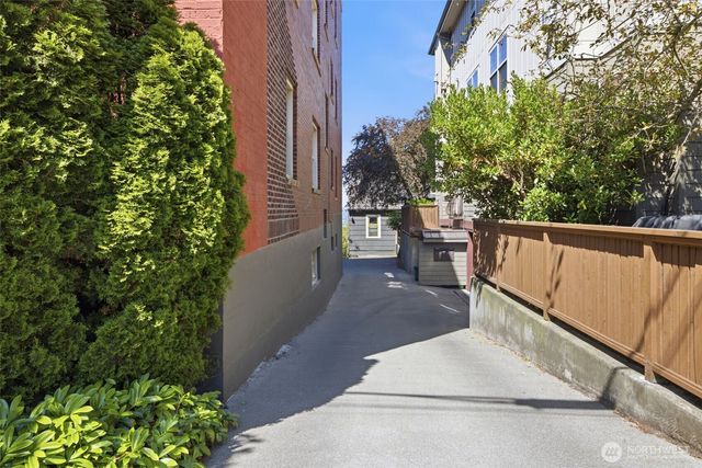 5006 Greenwood Avenue N, Seattle, WA 98103