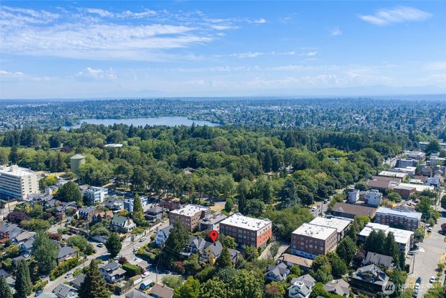 5006 Greenwood Avenue N, Seattle, WA 98103