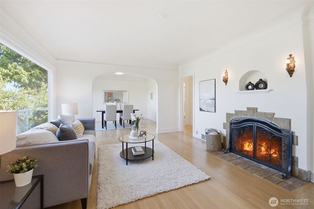 5006 Greenwood Avenue N, Seattle, WA 98103
