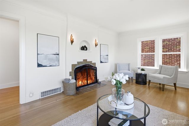 5006 Greenwood Avenue N, Seattle, WA 98103