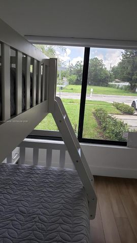 613 NW 10th St, Hallandale Beach, FL 33009
