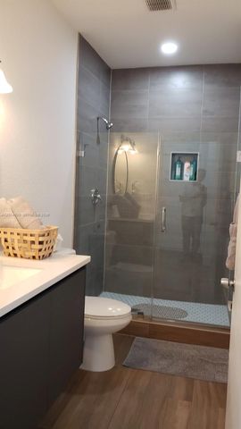 613 NW 10th St, Hallandale Beach, FL 33009