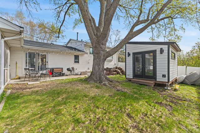 8845 23rd Avenue N, Golden Valley, MN 55427