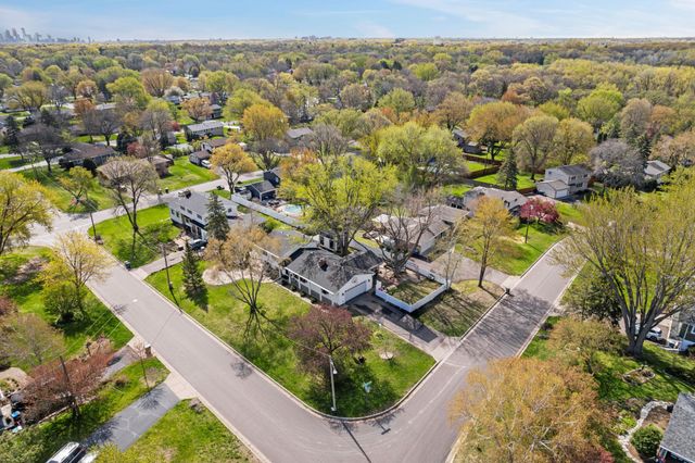 8845 23rd Avenue N, Golden Valley, MN 55427