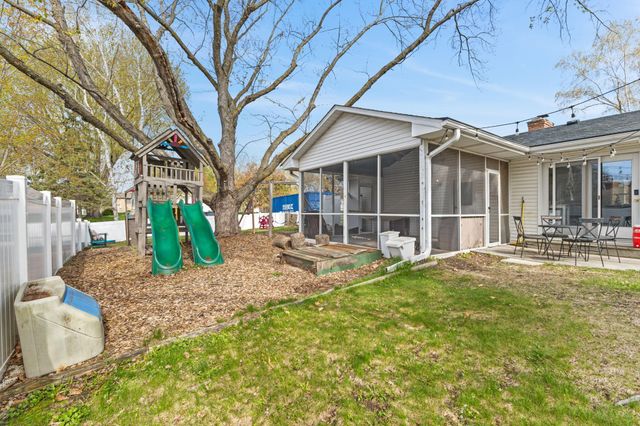 8845 23rd Avenue N, Golden Valley, MN 55427