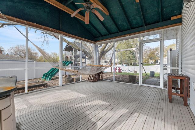 8845 23rd Avenue N, Golden Valley, MN 55427