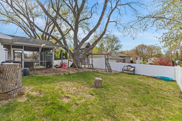 8845 23rd Avenue N, Golden Valley, MN 55427