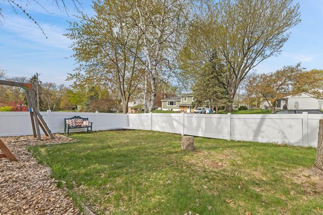 8845 23rd Avenue N, Golden Valley, MN 55427