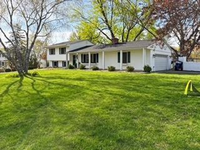 8845 23rd Avenue N, Golden Valley, MN 55427