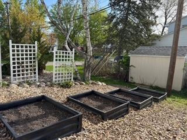 8845 23rd Avenue N, Golden Valley, MN 55427