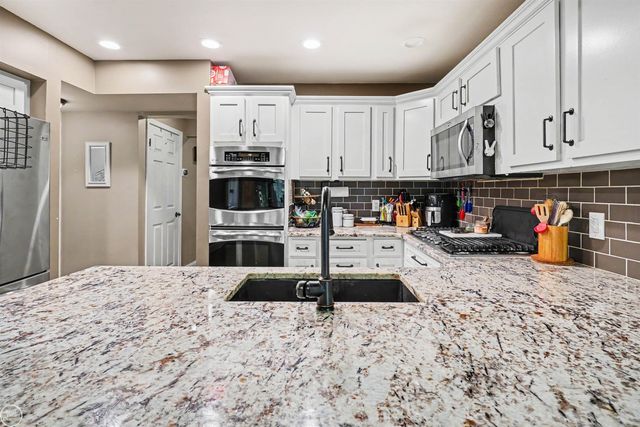 9065 Autumnglo Drive, Clarkston, MI 48348