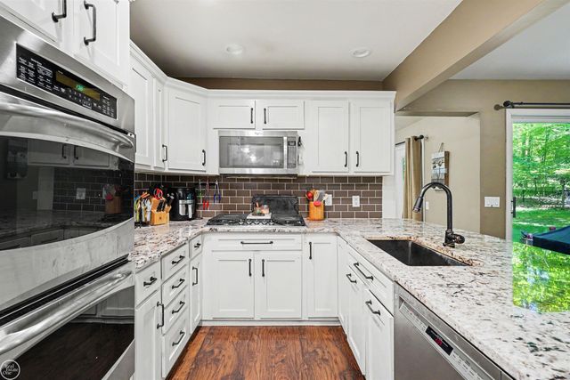 9065 Autumnglo Drive, Clarkston, MI 48348