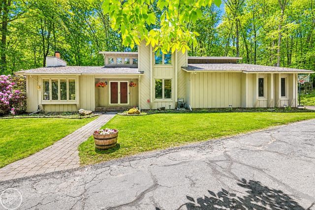9065 Autumnglo Drive, Clarkston, MI 48348