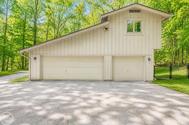 9065 Autumnglo Drive, Clarkston, MI 48348