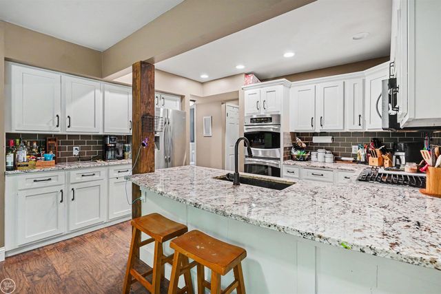 9065 Autumnglo Drive, Clarkston, MI 48348