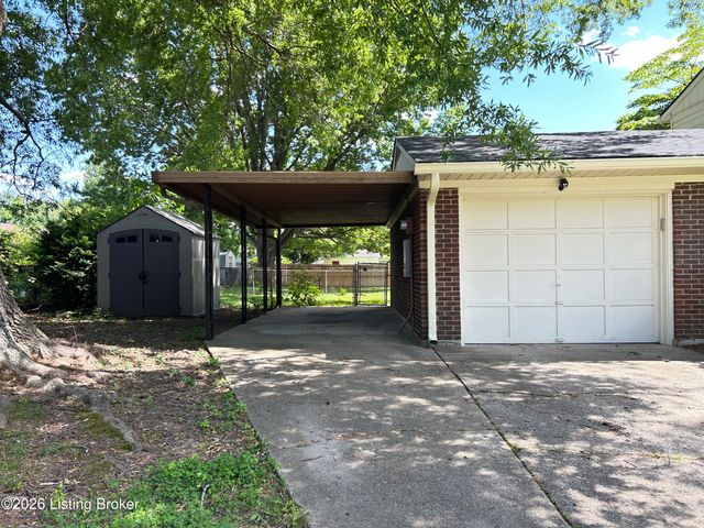 2009 Meadowgate Ln, Louisville, KY 40223
