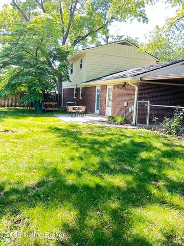 2009 Meadowgate Ln, Louisville, KY 40223