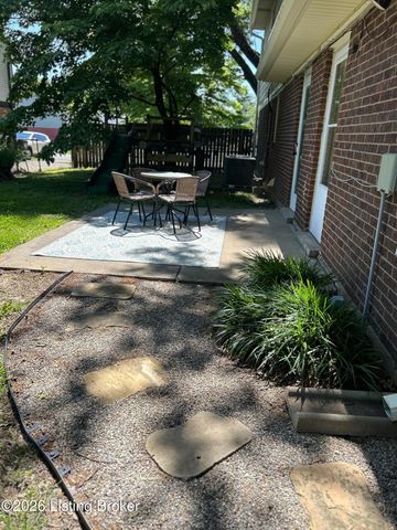 2009 Meadowgate Ln, Louisville, KY 40223