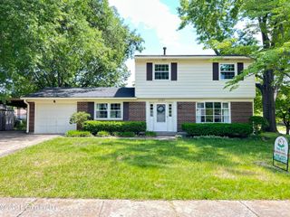 2009 Meadowgate Ln, Louisville, KY 40223
