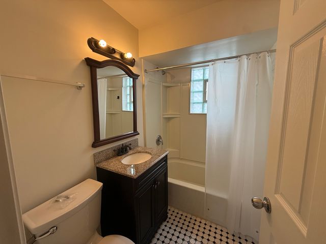 109 Central Avenue A, Roselle, IL 60172