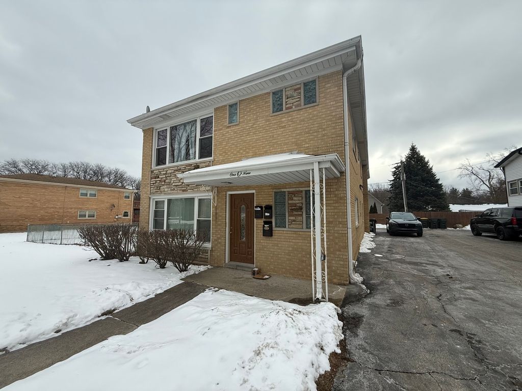 109 Central Avenue A, Roselle, IL 60172
